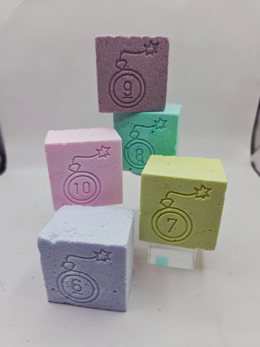 Surprise Cubes in ring sizes 6 to 10